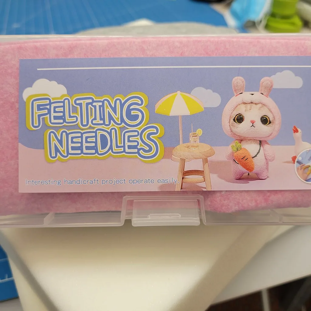 Barbed felting needles laid side by side