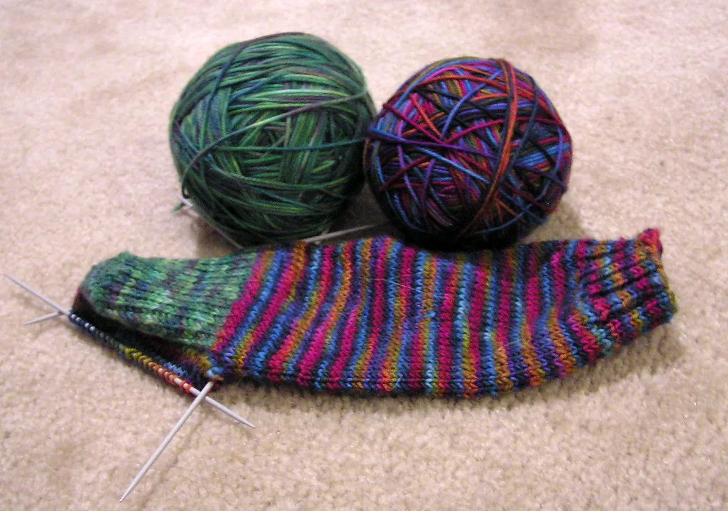 Knitting on the needles with balls of yarn alongside