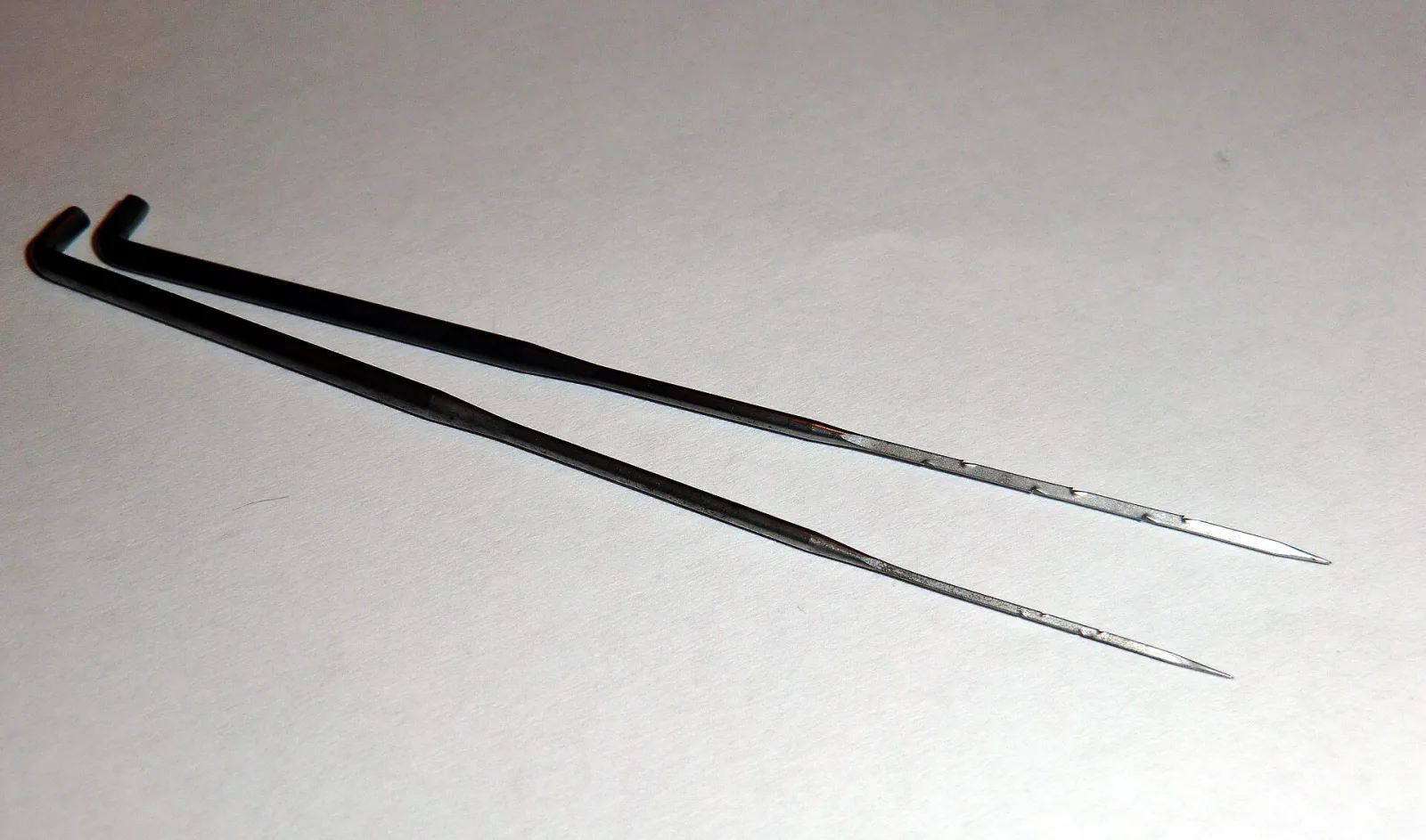 Two barbed felting needles close up