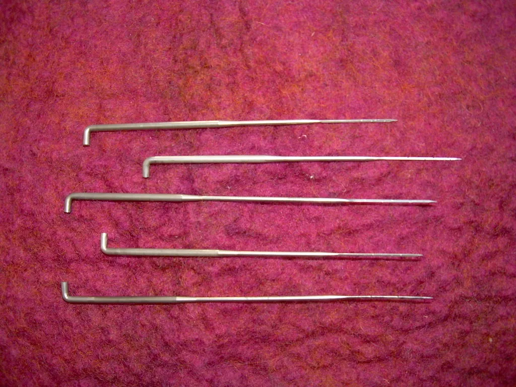 Barbed felting needles of the kind a pen tool holds