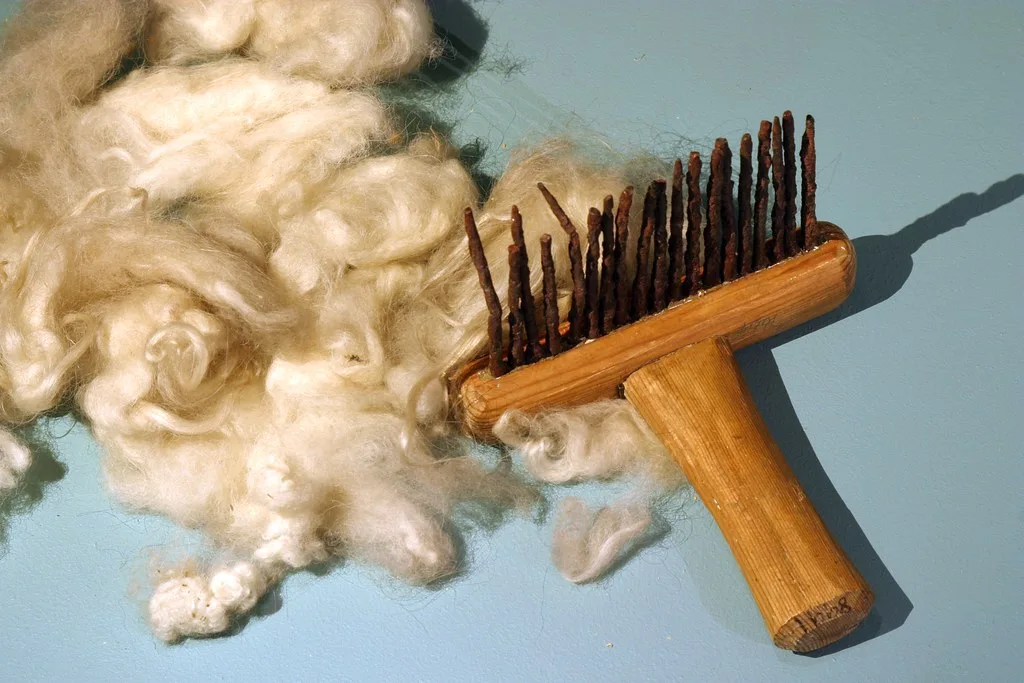 Wool combs with long steel tines
